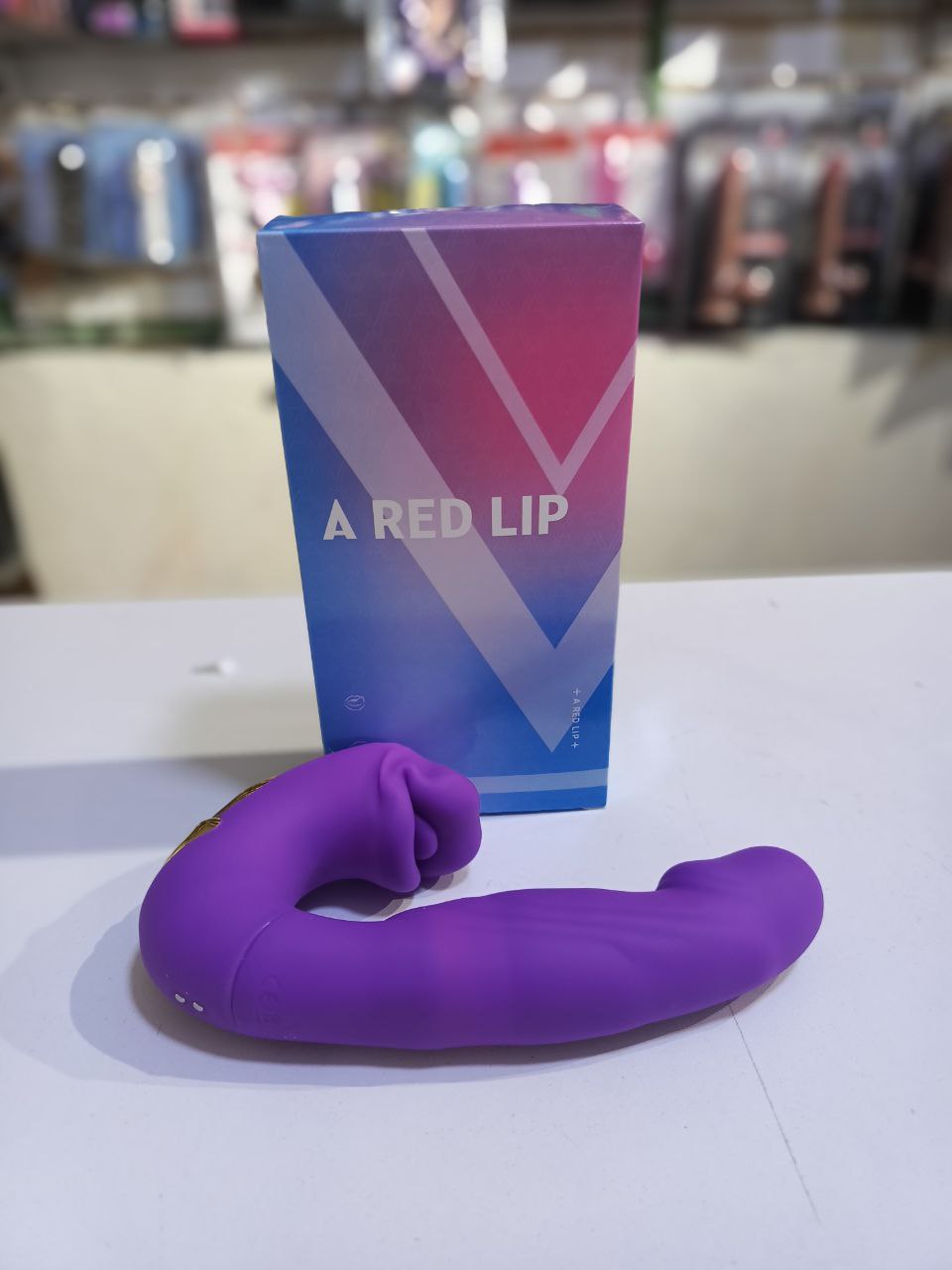Dildo Vibrador Succionador “Mike”